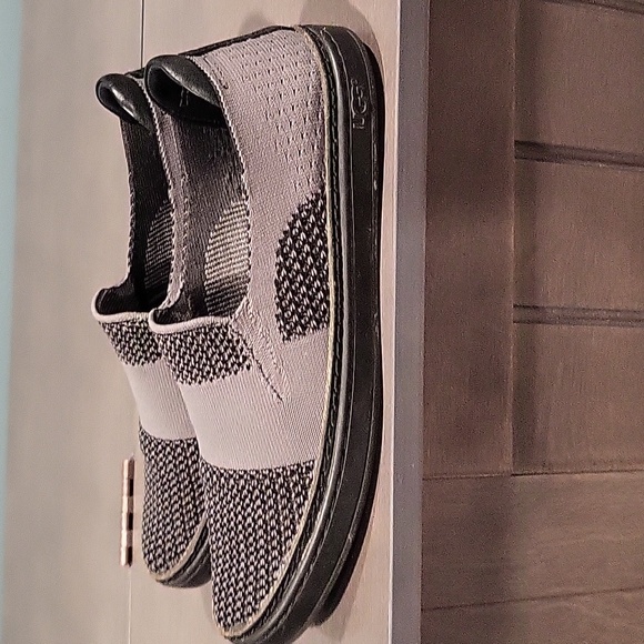 Ugg shoes - Picture 2 of 6